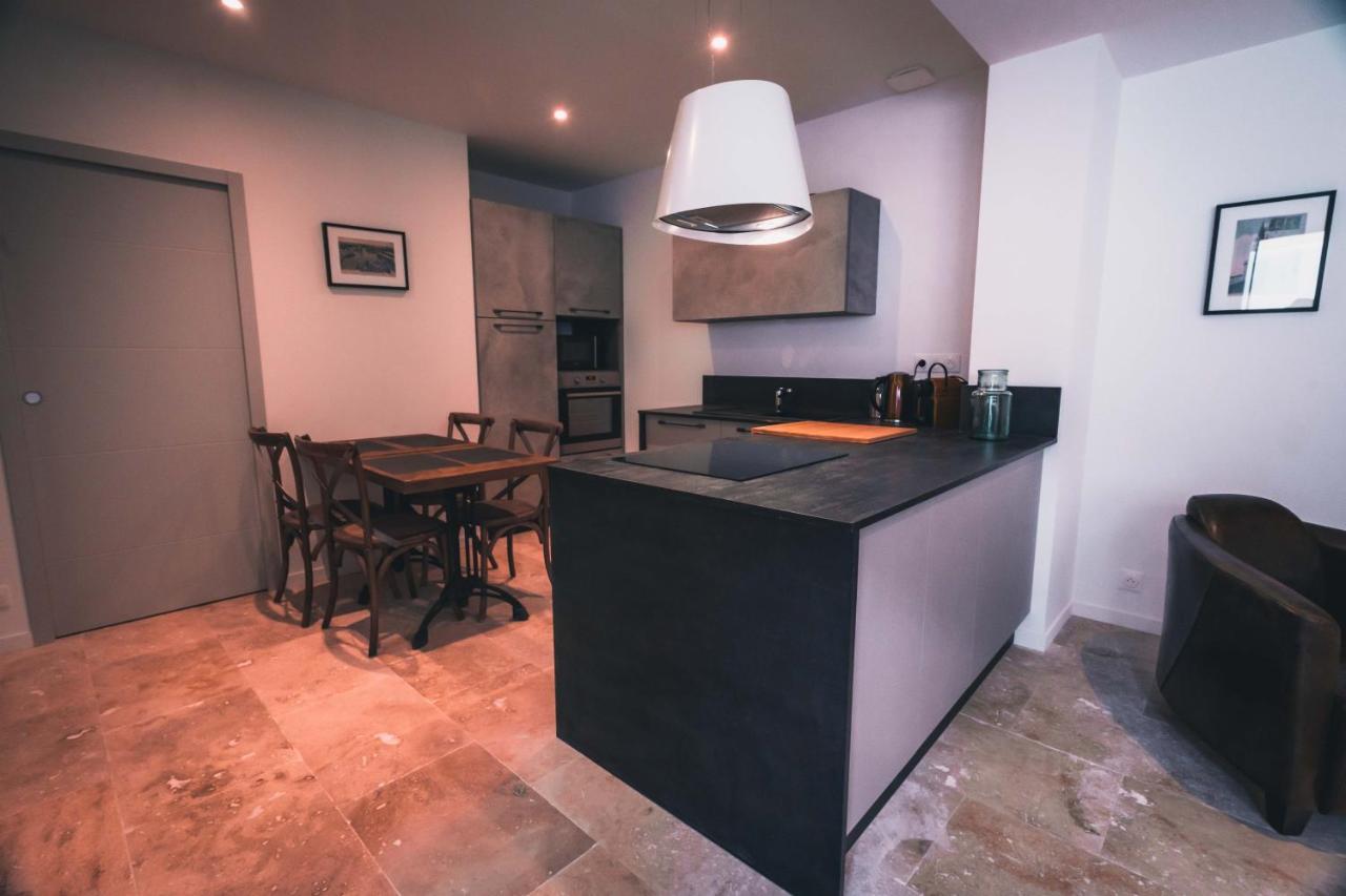 Appartement Avec Cour Privee Centre Ville Classe 4 Etoiles Remparts 1 لا روشيل المظهر الخارجي الصورة